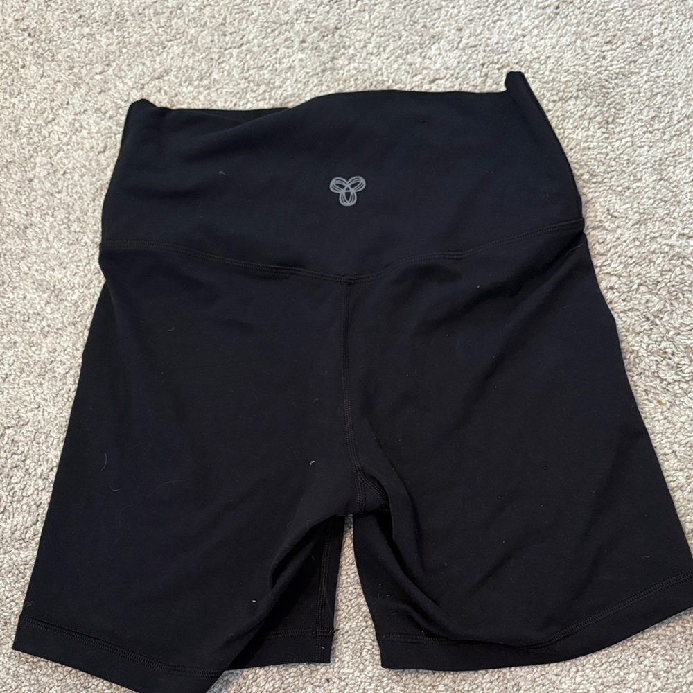 Aritzia Biker Shorts